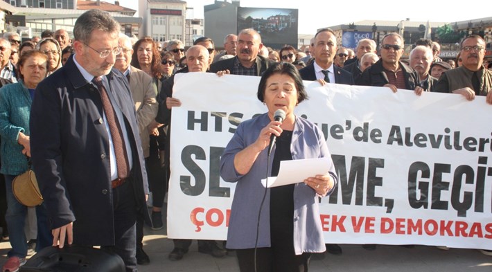 Basın açıklamasını Çorum Alevi Kültür Merkezi Derneği Başkanı Yıldız Şahin yaptı (1)
