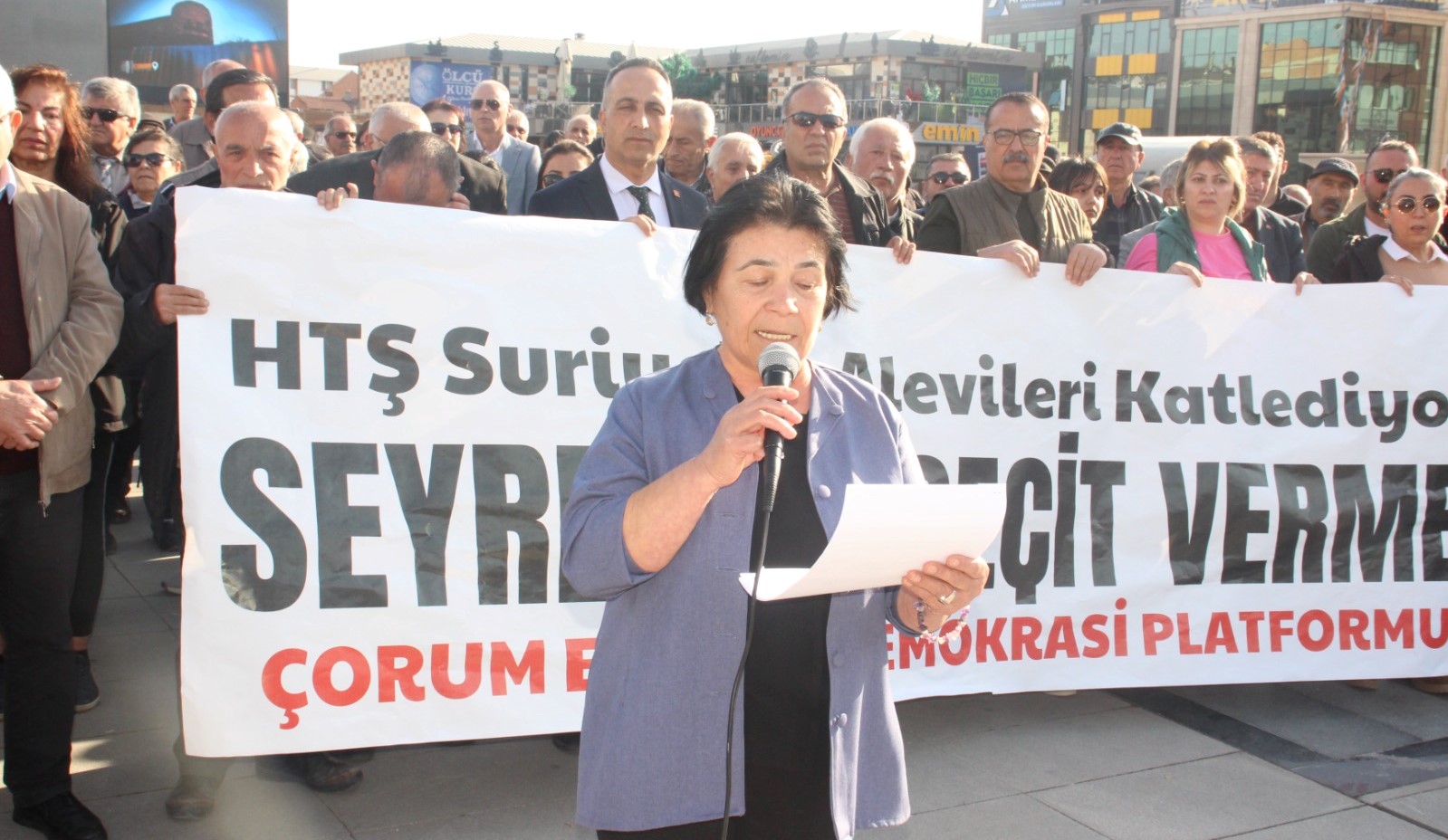 Basın açıklamasını Çorum Alevi Kültür Merkezi Derneği Başkanı Yıldız Şahin yaptı (2)