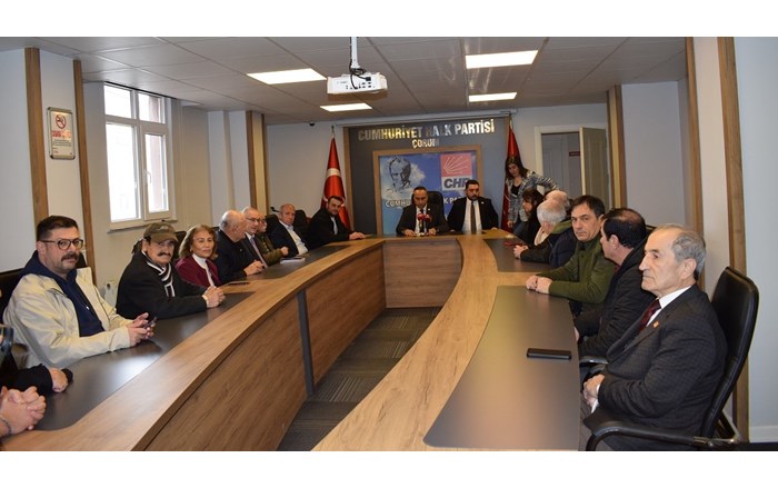 Basın toplantısına bazı parti yöneticileri ve üyeler de katıldı (1)