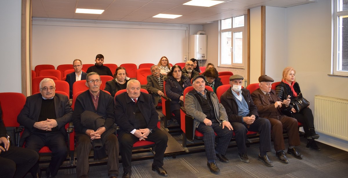 Basın toplantısına bazı parti yöneticileri ve üyeler de katıldı (2)