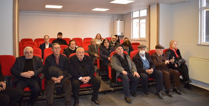 Basın toplantısına bazı parti yöneticileri ve üyeler de katıldı (2)