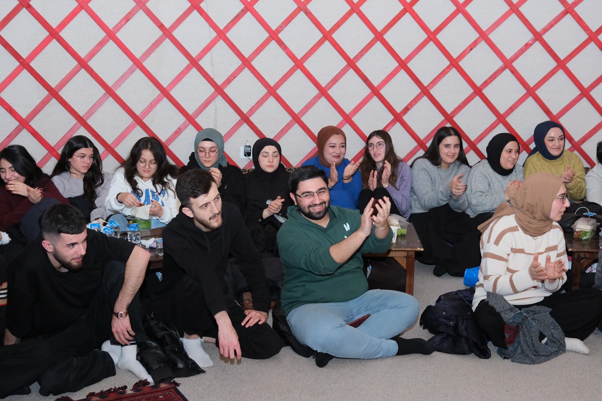 Başkan Aşgın gençlerle buluştu (1)