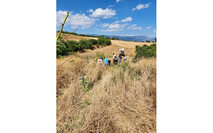 Beton pompa aracı, freni boşalması sonucu şarampole uçtu (2)