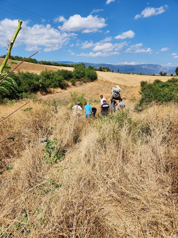 Beton pompa aracı, freni boşalması sonucu şarampole uçtu (2)