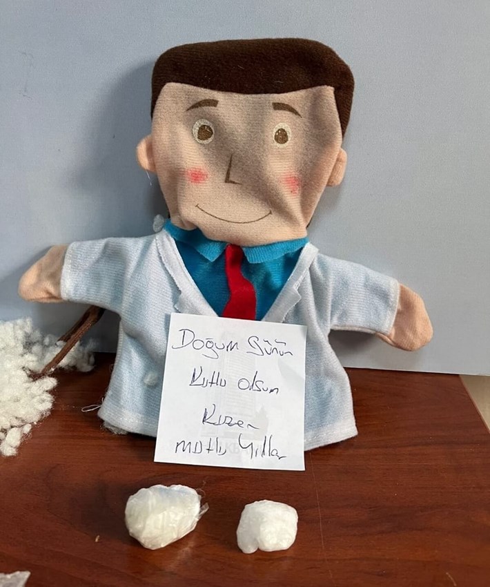 Bez bebek içerisine gizlenmiş uyuşturucu madde ele geçirildi