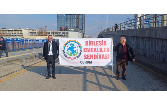 Birleşik Emekliler Sendikası Çorum İl Temsilcisi Sefa Batak ve yönetimi mitinge katıldı