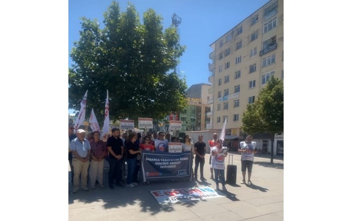 Birleşik Kamu İş, hükümetin kamu emekçilerine sunduğu zam teklifini “sefalet ücreti” olarak nitelendirerek insanca ücret talebiyle meydanlara çıktı (5)