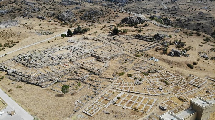 Boğazkale ilçesindeki Hattuşa Antik Kenti'nde, 119 yıldır süren kazı çalışmalarında yeni dönem çalışmaları başladı. (1)