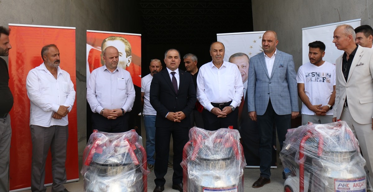 Boğazkale ve Alaca İlçelerinde üreticilere mobil süt sağım makinası dağıtıldı (2)
