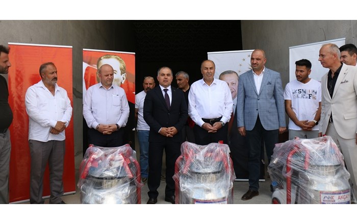 Boğazkale ve Alaca İlçelerinde üreticilere mobil süt sağım makinası dağıtıldı (2)