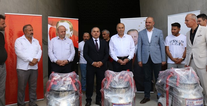 Boğazkale ve Alaca İlçelerinde üreticilere mobil süt sağım makinası dağıtıldı (2)