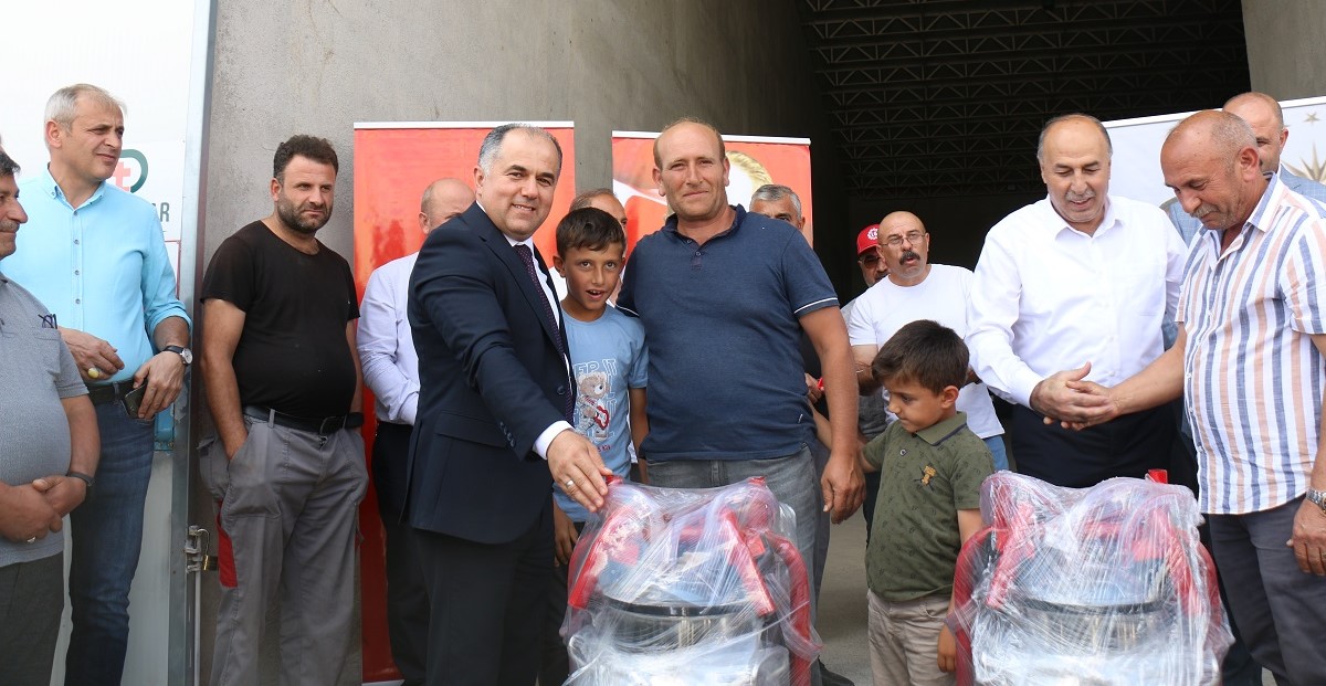 Boğazkale ve Alaca İlçelerinde üreticilere mobil süt sağım makinası dağıtıldı (3)