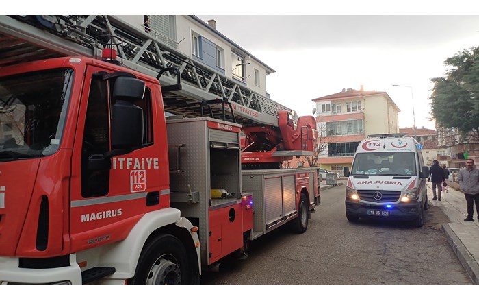 Bunalıma giren kadın binanın ikinci katına çıktı, polis ikna etti (2)