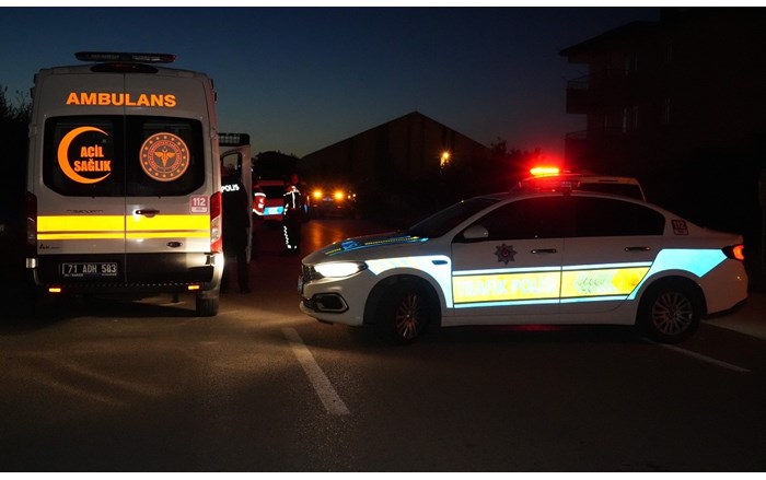 Çarpmanın şiddetiyle genç sürücü camdan fırlayarak metrelerce uzağa savruldu