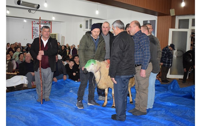 Cemde kurban tığlama