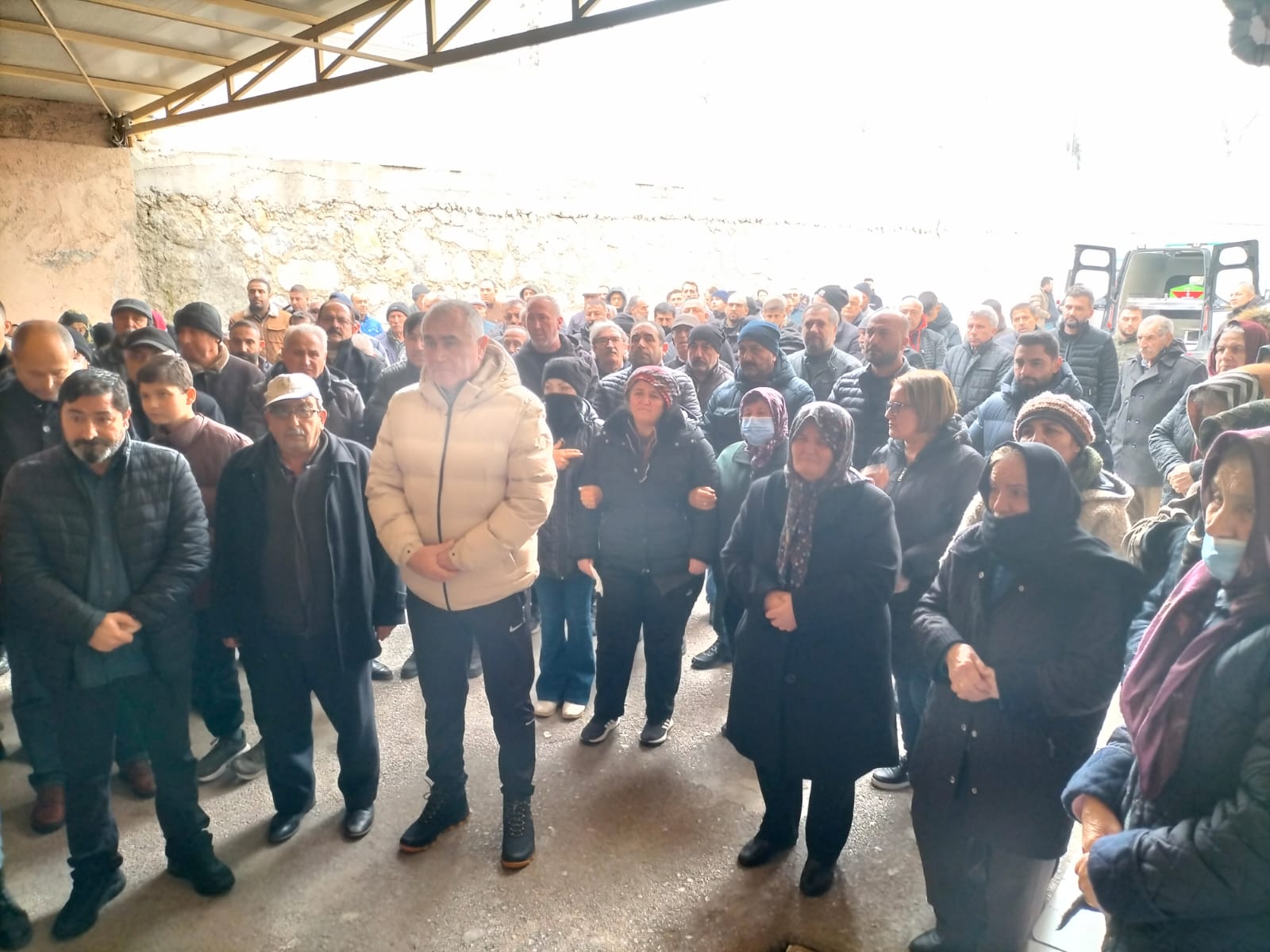 Cenaze törenine çok sayıda vatandaş katıldı