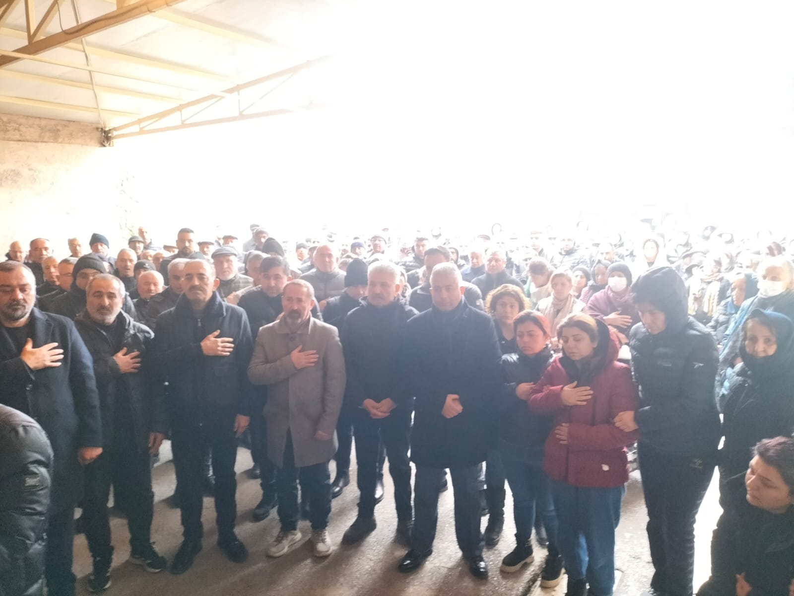 cenaze törenine çok sayıda vatandaş katıldı