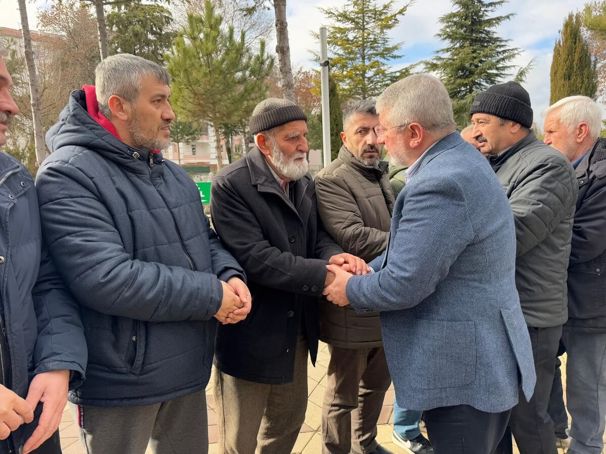 Cenaze törenine katılan Belediye Başkanı Halil İbrahim Aşgın, taziye dileklerini iletti (2)