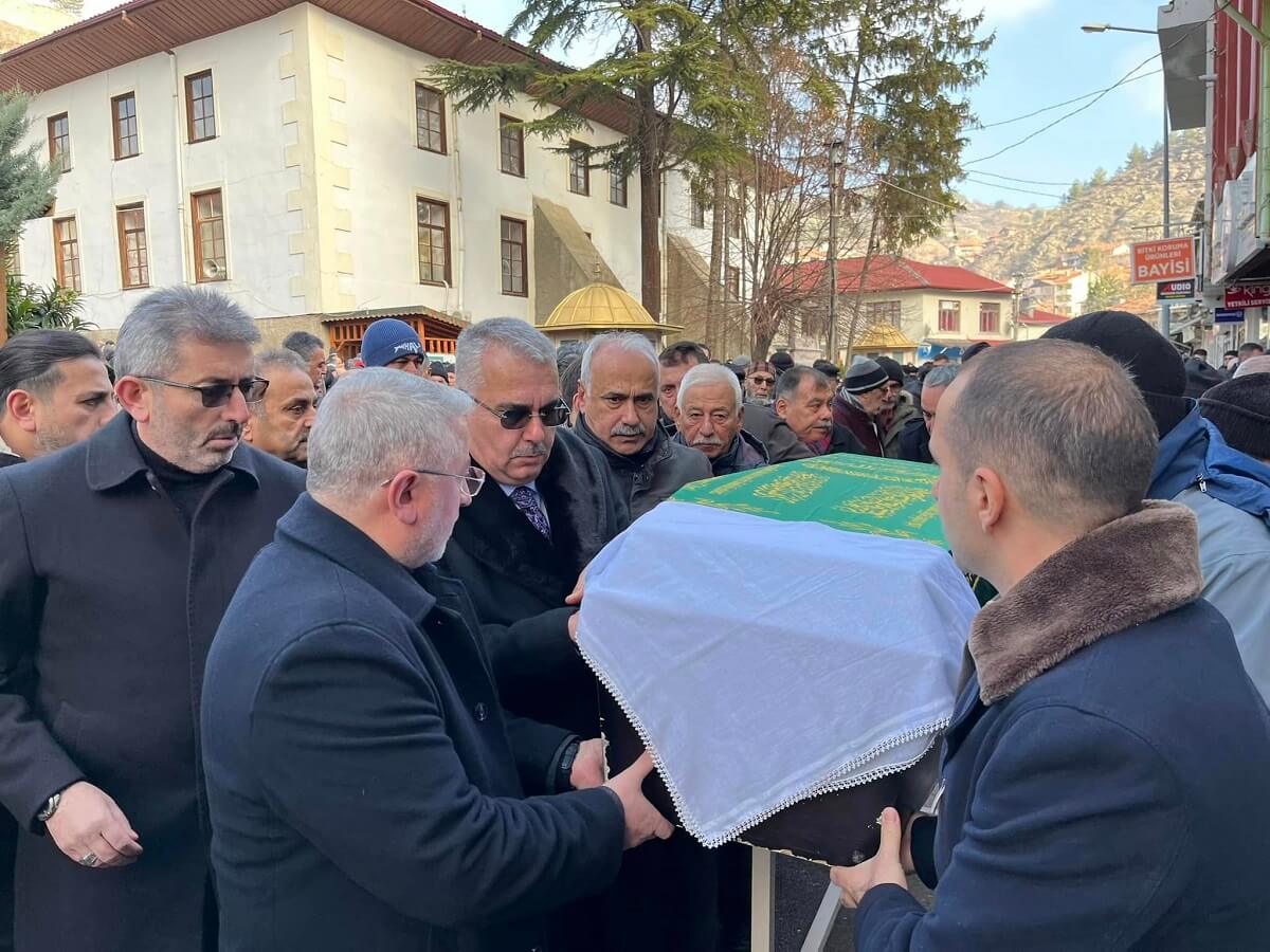 Cenaze törenine protokol üyeleri ve vatandaşlar katıldı