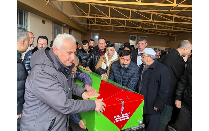 Cenaze törenine siyasi partilerin il başkanları da katıldı