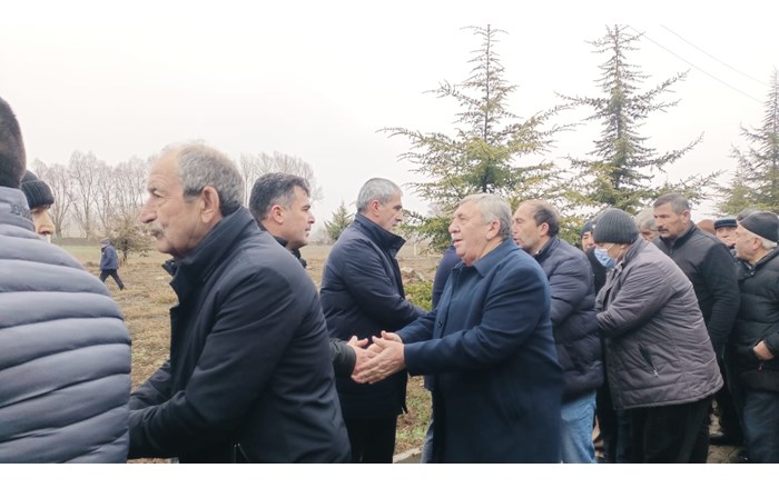 Cenazeye katılanlar Yalçın ailesine tayize dileklerini iletti (2)