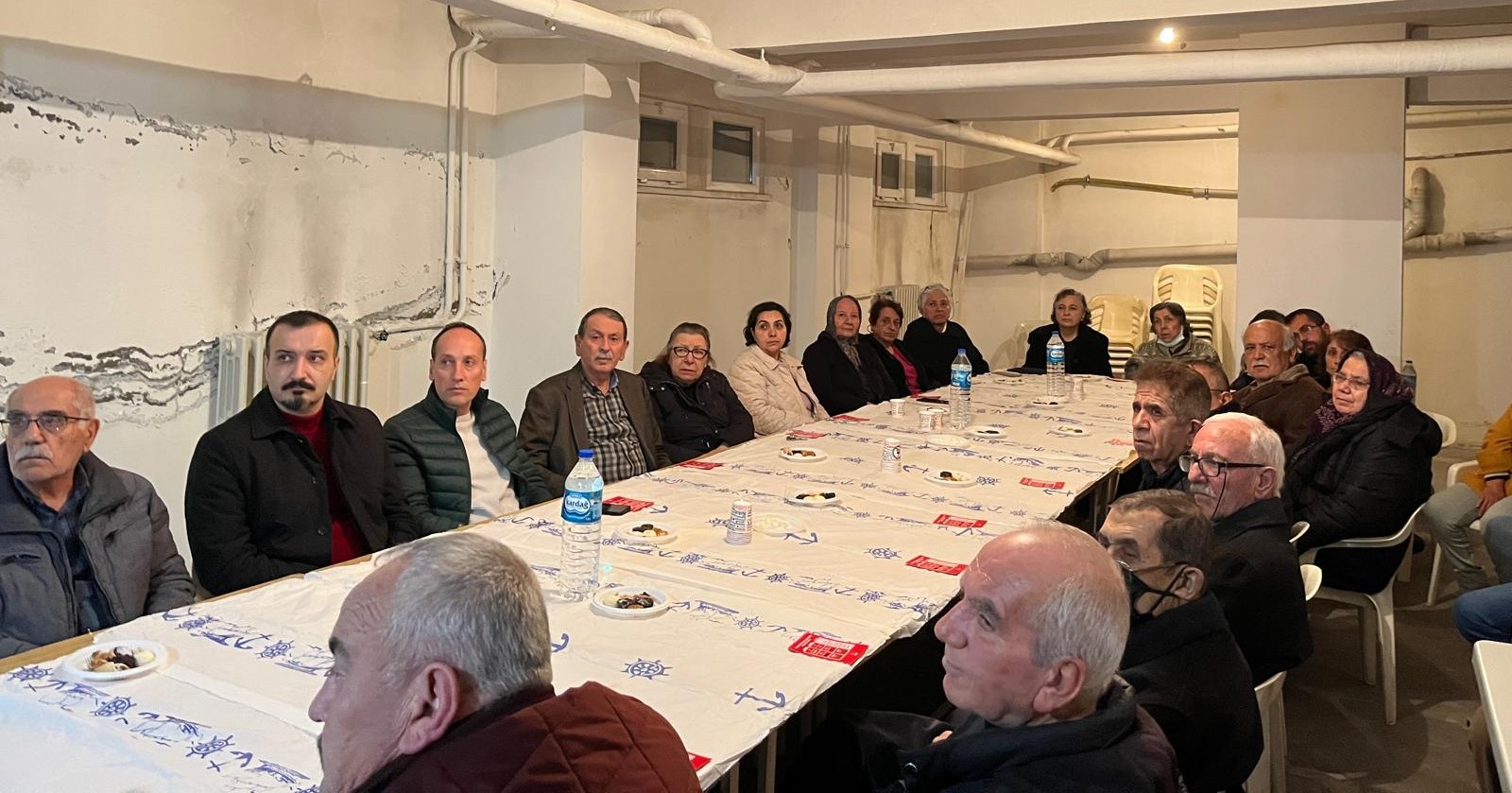 CHP Çorum İ Başkanı Dinçer Solmaz, apartman toplantıları yapıyor (1)