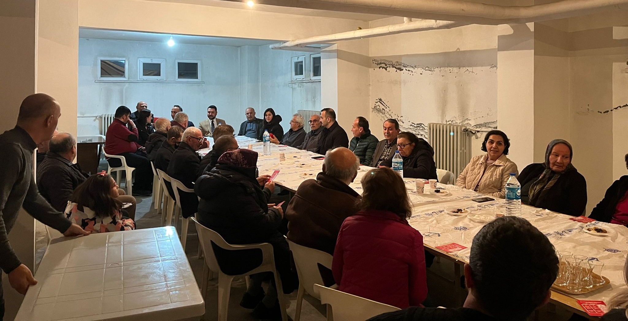 CHP Çorum İ Başkanı Dinçer Solmaz, apartman toplantıları yapıyor (3)