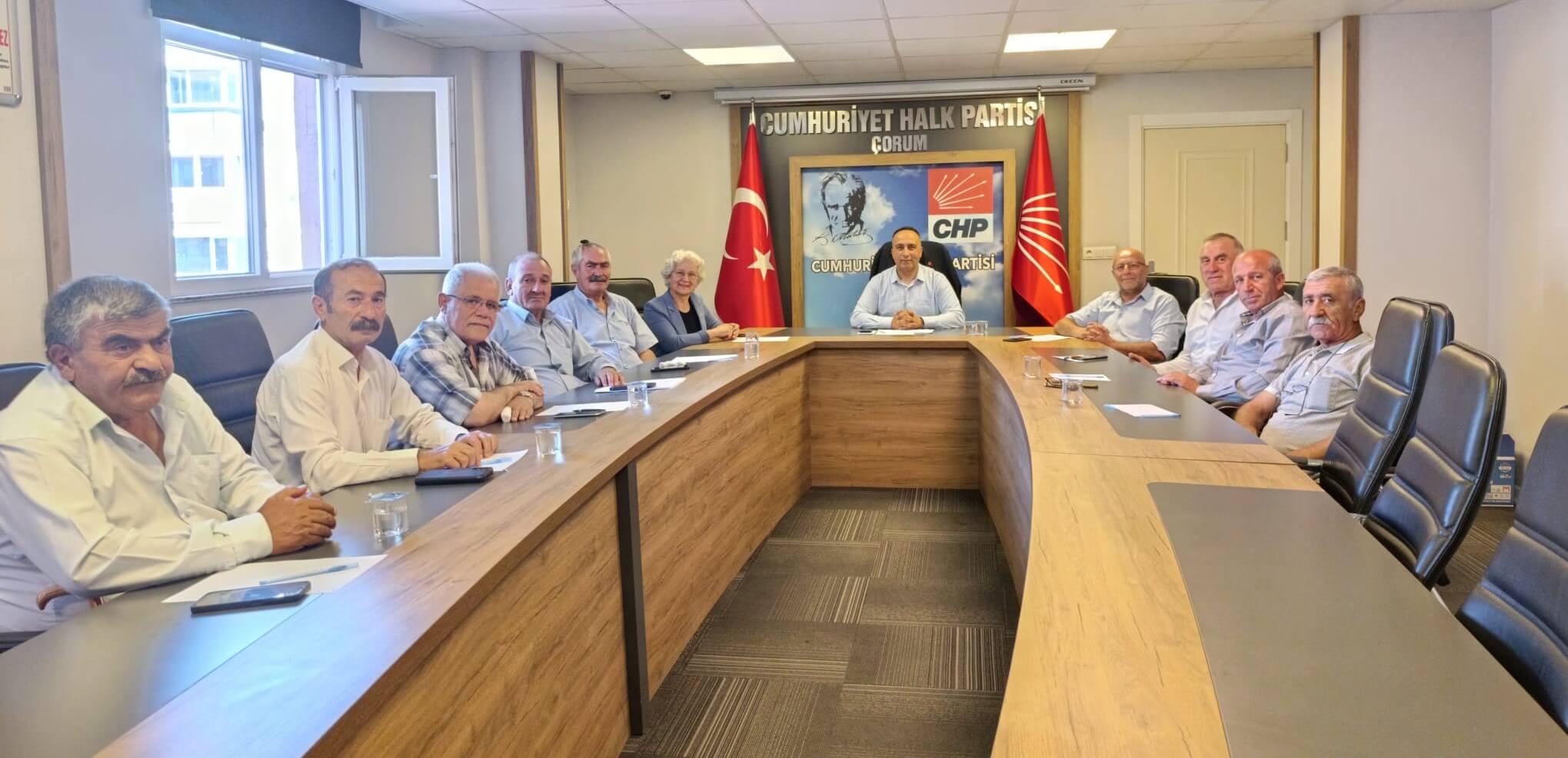CHP Çorum İl Başkanı Dinçer Solmaz, ilçe başkanları ile gündemi değerlendirdi