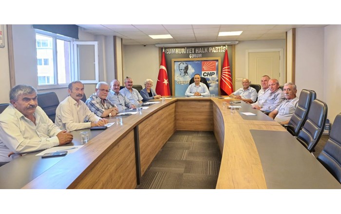 CHP Çorum İl Başkanı Dinçer Solmaz, ilçe başkanları ile gündemi değerlendirdi