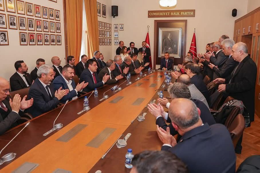 CHP Genel Başkan Özgür Özel, il başkanları ile toplantı yaptı