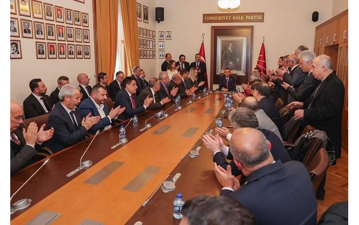 CHP Genel Başkan Özgür Özel, il başkanları ile toplantı yaptı