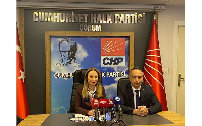 CHP Genel Başkan Yardımcısı Aylin Nazlıaka, Çorum'da basın toplantısı düzenledi (2)