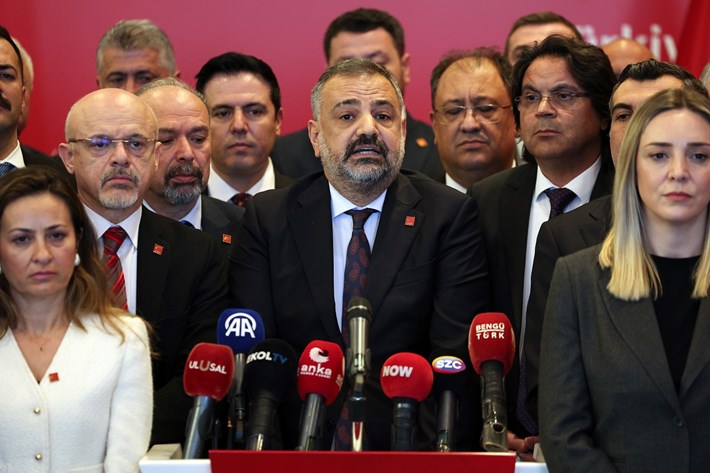 CHP'de 81 il başkanı adına İzmir İl Başkanı Şenol Aslanoğlu bir açıklama yaptı (2)