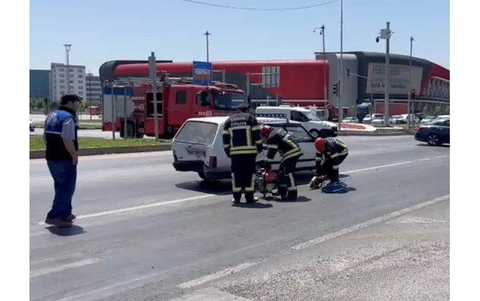 Çorum Ankara karayolu Çorum Stadı mevkiinde meydana gelen kazada 3 kişi yaralandı