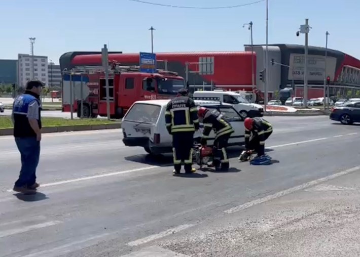 Çorum Ankara karayolu Çorum Stadı mevkiinde meydana gelen kazada 3 kişi yaralandı