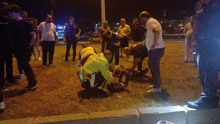 Çorum Ankara karayolu üzerindeki Toptancılar Kavşağı’nda meydana gelen zincirleme trafik kazasında biri sivil polis aracı olmak üzere toplam 5 araç çarpıştı (2)