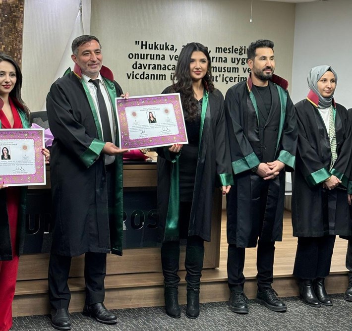 Çorum Baro Başkanı Turan Kalıpcı, Gülseher Ekin Özkan’ın ruhsatını teslim etti (2)