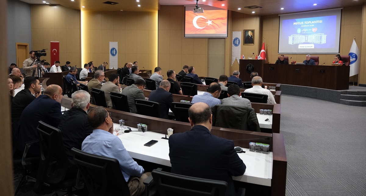 Çorum Belediye Başkanı Halil İbrahim Aşgın, yatırımla ilgili belediye meclis üyelerine bilgi verdi (2)