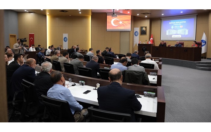 Çorum Belediye Başkanı Halil İbrahim Aşgın, yatırımla ilgili belediye meclis üyelerine bilgi verdi (2)