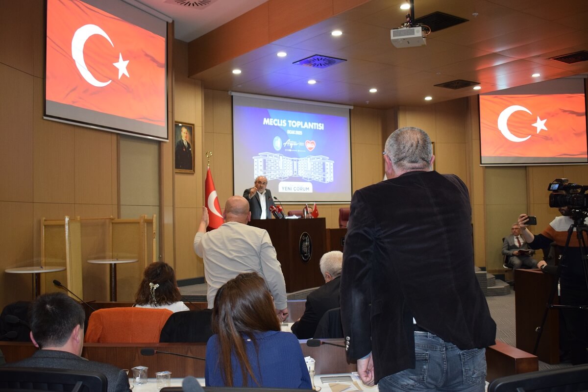 Çorum Belediye Meclisi bol tartışmalı ve gergin ortamda yapıldı (2)