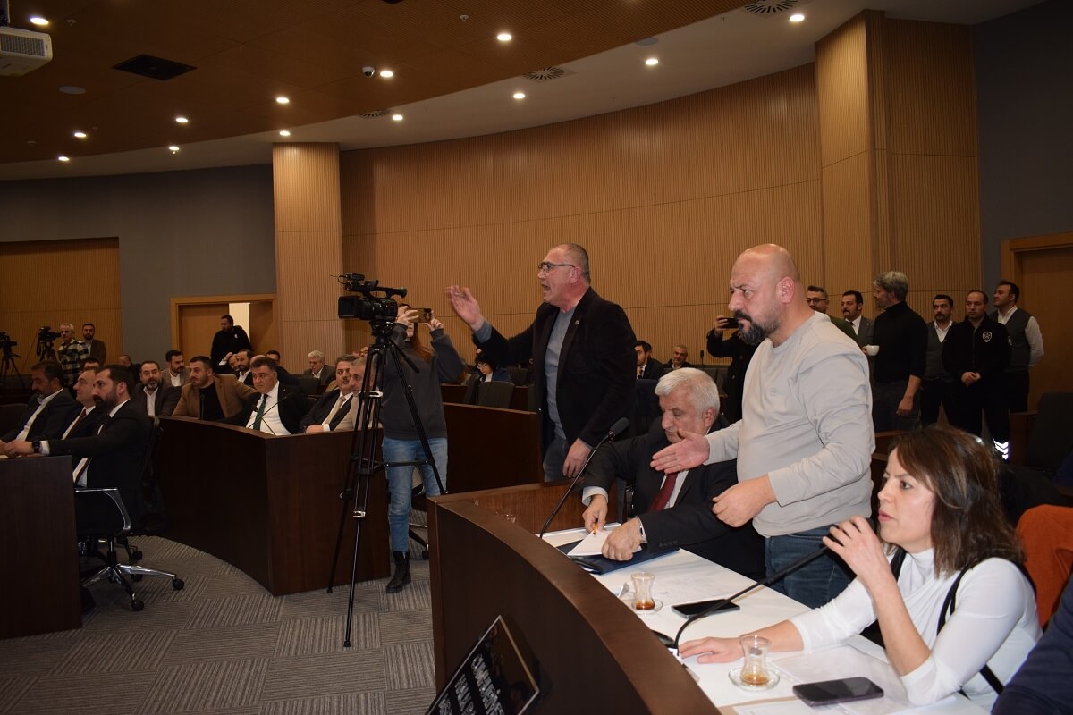 Çorum Belediye Meclisi bol tartışmalı ve gergin ortamda yapıldı (4)