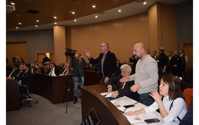 Çorum Belediye Meclisi bol tartışmalı ve gergin ortamda yapıldı (4)