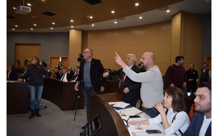 Çorum Belediye Meclisi bol tartışmalı ve gergin ortamda yapıldı (5)