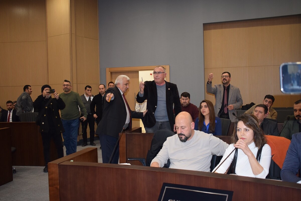 Çorum Belediye Meclisi bol tartışmalı ve gergin ortamda yapıldı (6)