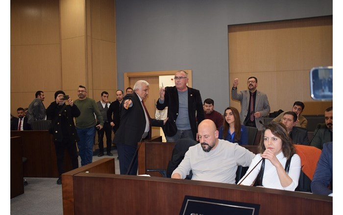 Çorum Belediye Meclisi bol tartışmalı ve gergin ortamda yapıldı (6)