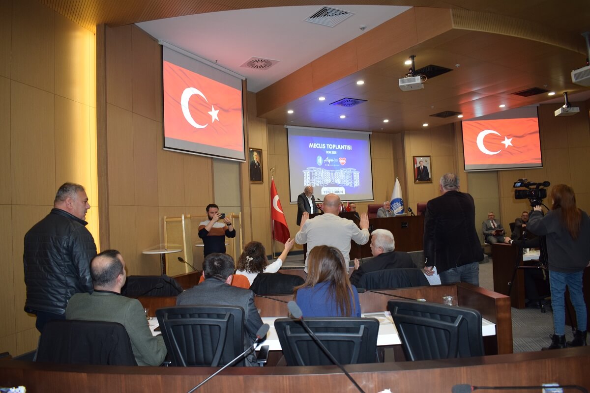 Çorum Belediye Meclisi bol tartışmalı ve gergin ortamda yapıldı (7)