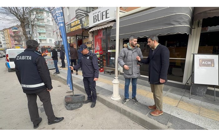 Çorum Belediyesi zabıta ekipleri kaldırım işgali denetimi yaptı (4)