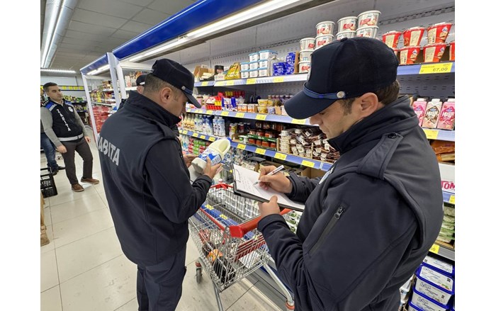 Çorum Belediyesi zabıta ekipleri zincir marketleri denetledi