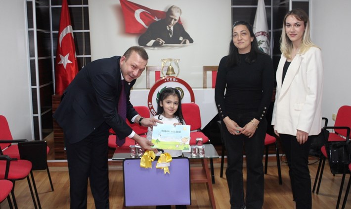 Çorum Eczacı Odası, resim yarışmasında dereceye giren öğrencileri ödüllendirdi (3)