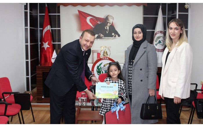 Çorum Eczacı Odası, resim yarışmasında dereceye giren öğrencileri ödüllendirdi (4)